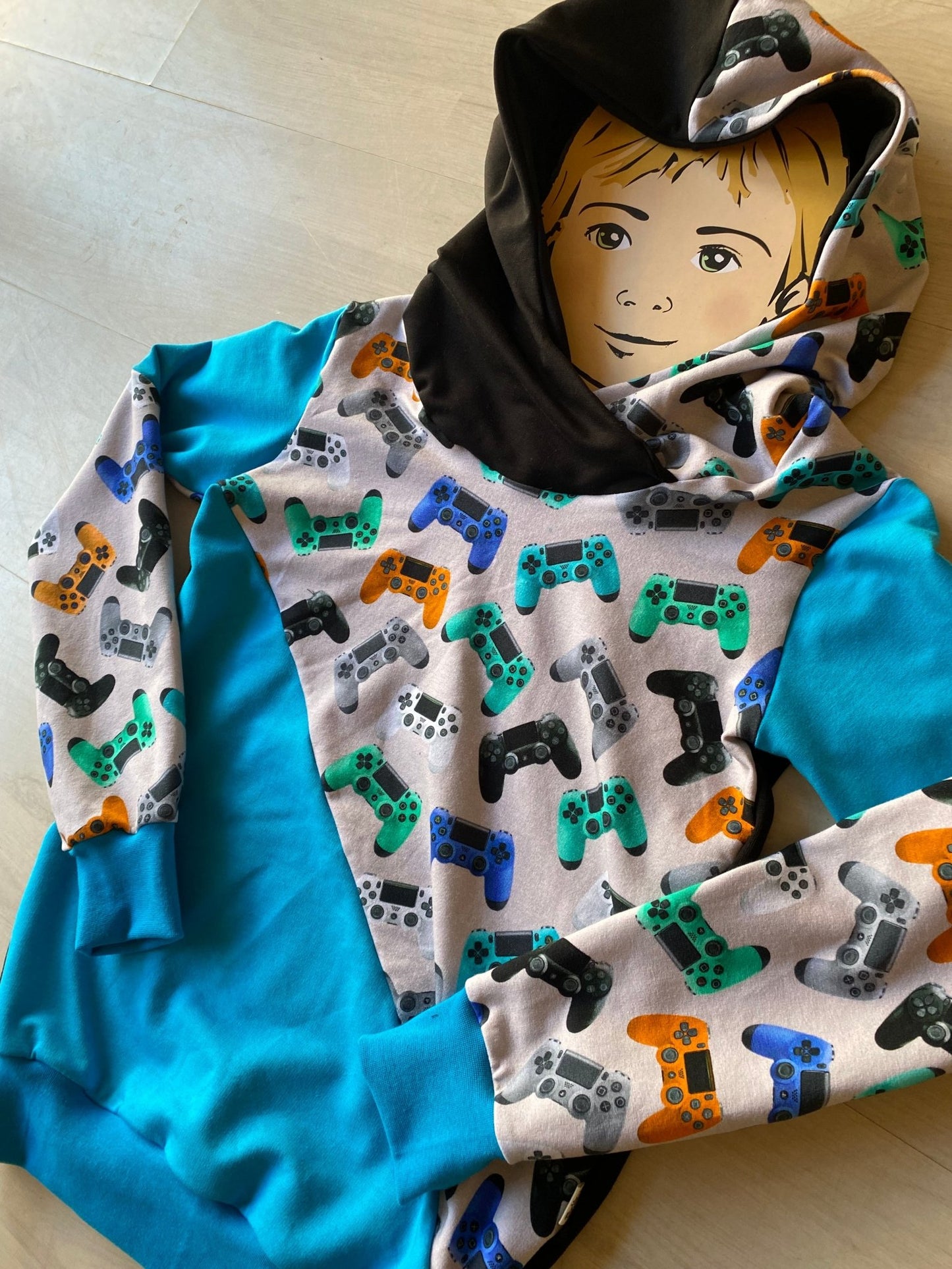 Hoodie Sweater Konsole mit Kapuze Tulipas Berlin
