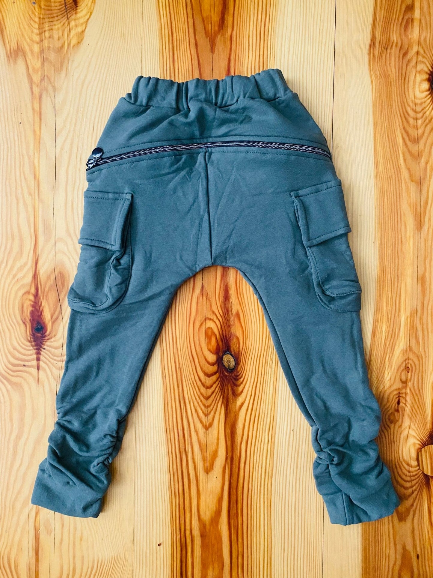 Sweathose Haremhose Olivegrün Tulipas Berlin
