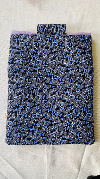 Gepolsterte Buchhülle „Violet" mit Fronttasche · Booksleeve 20 x 26 cm · handgemacht Tulipas handmade