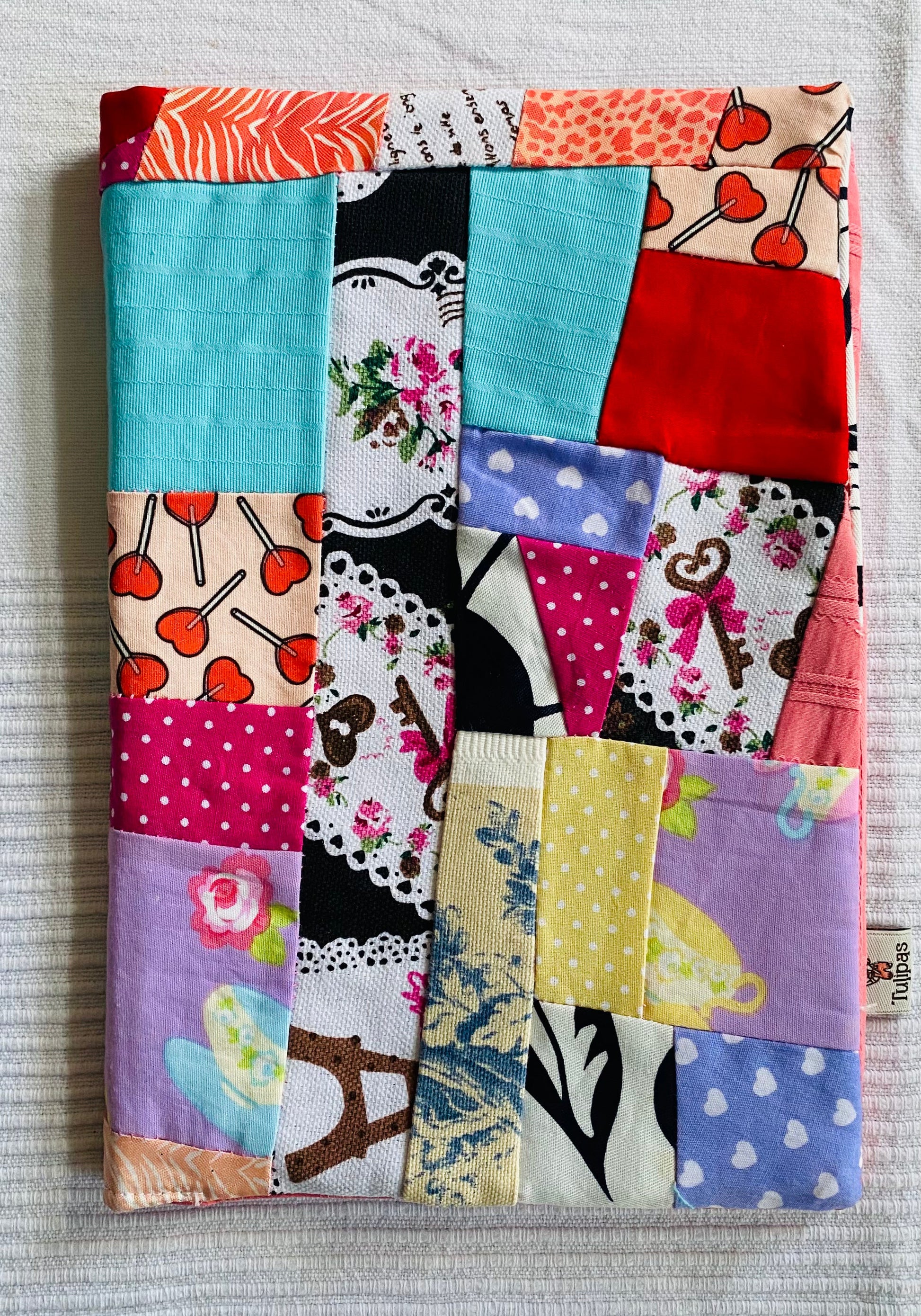 Buchhülle "Patchwork"aus Stoff für Bücher & Notizbücher Tulipas handmade