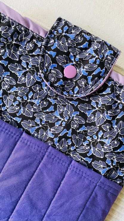 Gepolsterte Buchhülle „Violet" mit Fronttasche · Booksleeve 20 x 26 cm · handgemacht Tulipas handmade