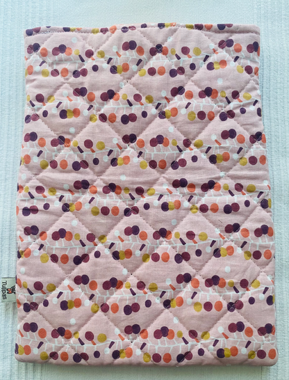 Gepolsterte Buchhülle „Beeren" mit Fronttasche · Booksleeve 20 x 26 cm · handgemacht Tulipas handmade