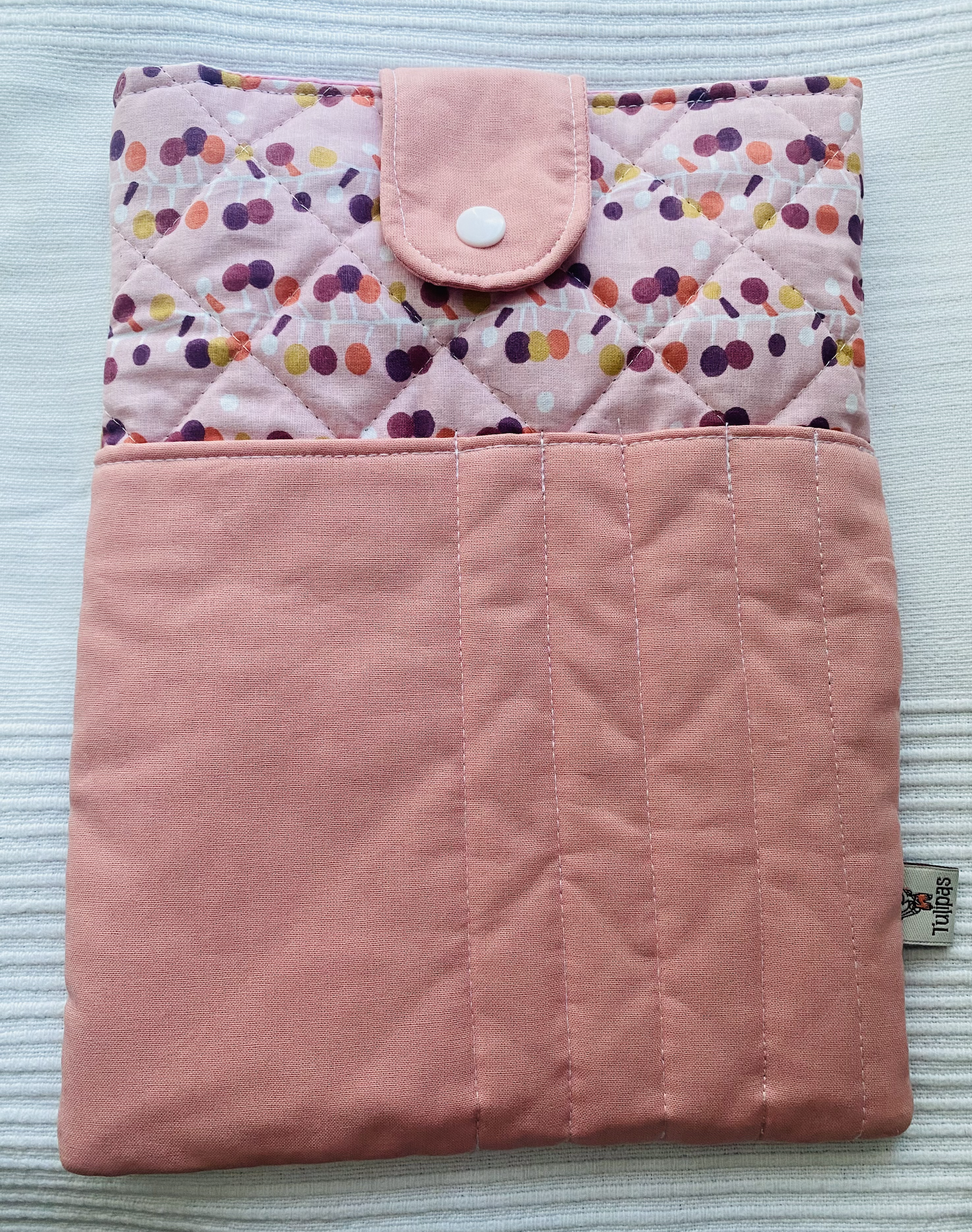Gepolsterte Buchhülle „Beeren" mit Fronttasche · Booksleeve 20 x 26 cm · handgemacht Tulipas handmade