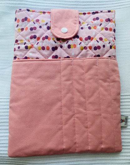 Gepolsterte Buchhülle „Beeren" mit Fronttasche · Booksleeve 20 x 26 cm · handgemacht Tulipas handmade