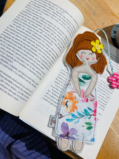 Handgefertigtes Lesezeichen aus Stoffresten – Upcycling-Unikat „Berliner Puppe“ Tulipas handmade