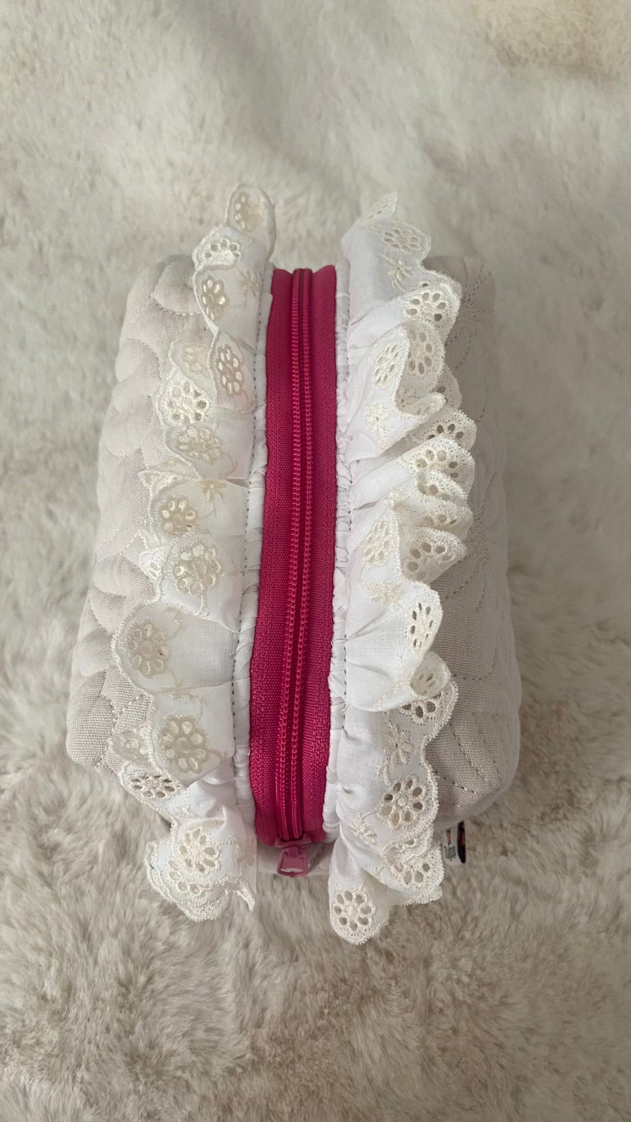 Kosmetiktasche Romantik – beige mit Spitze | Handmade Berlin Tulipas handmade