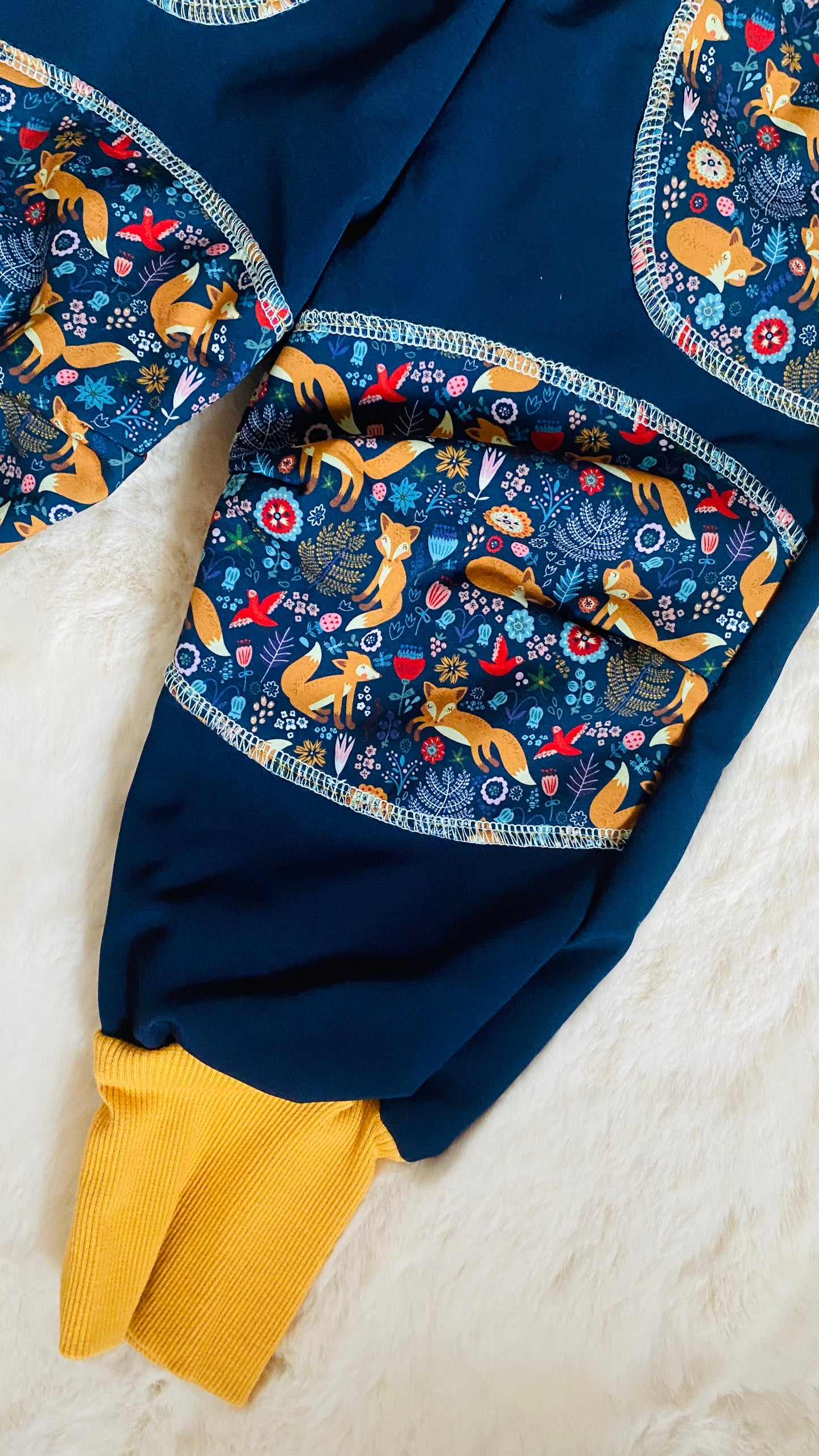 Handgenähte Softshell Kinderhose Fuchs Blau 98-104 – Wasserdichte Outdoor Matschhose mit Knieverstärkung – Unikat aus Berlin (Kopie) Tulipas Berlin