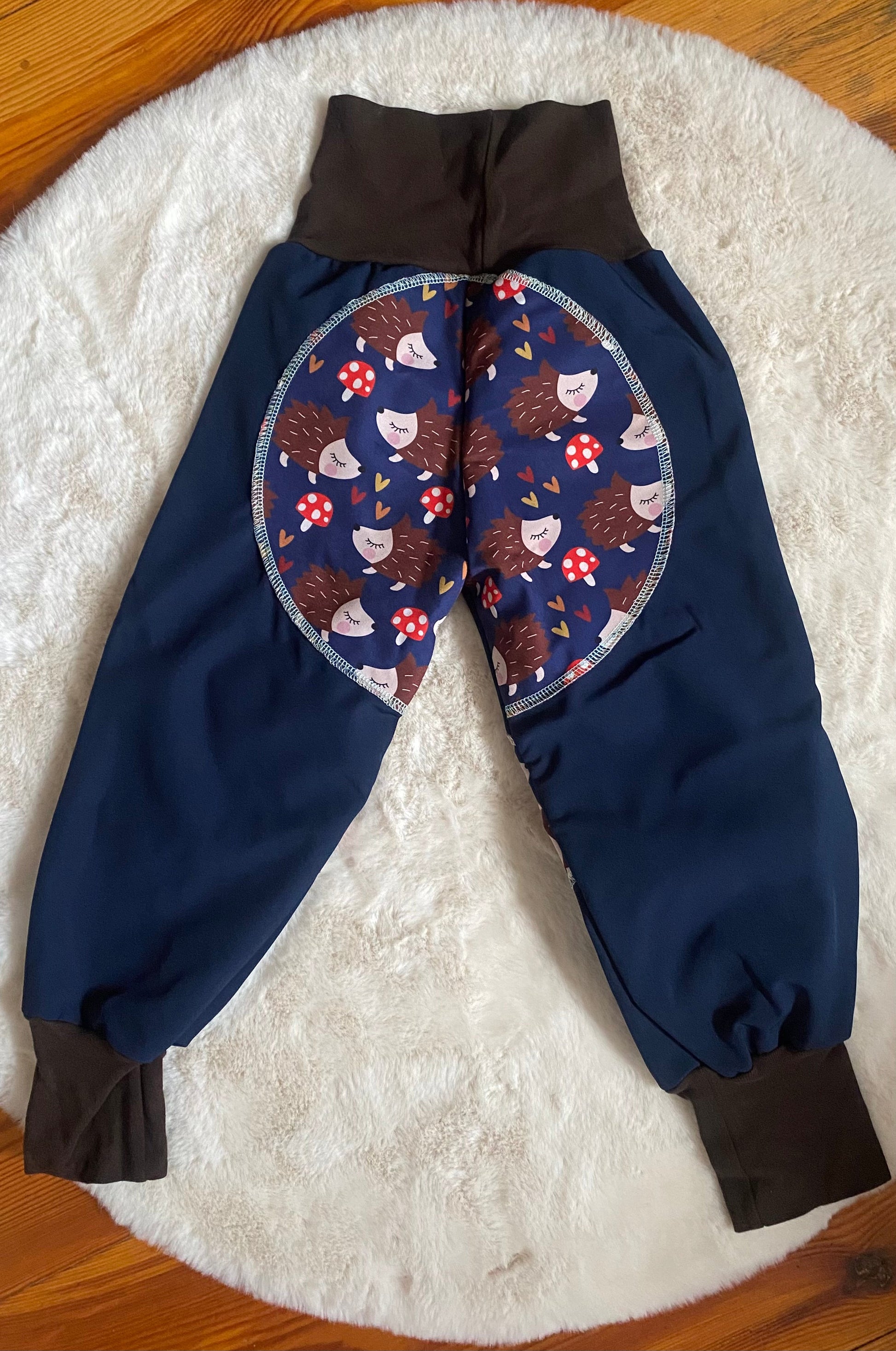 Softshell Outdoor Kinderhose Igel im Wald Tulipas Berlin