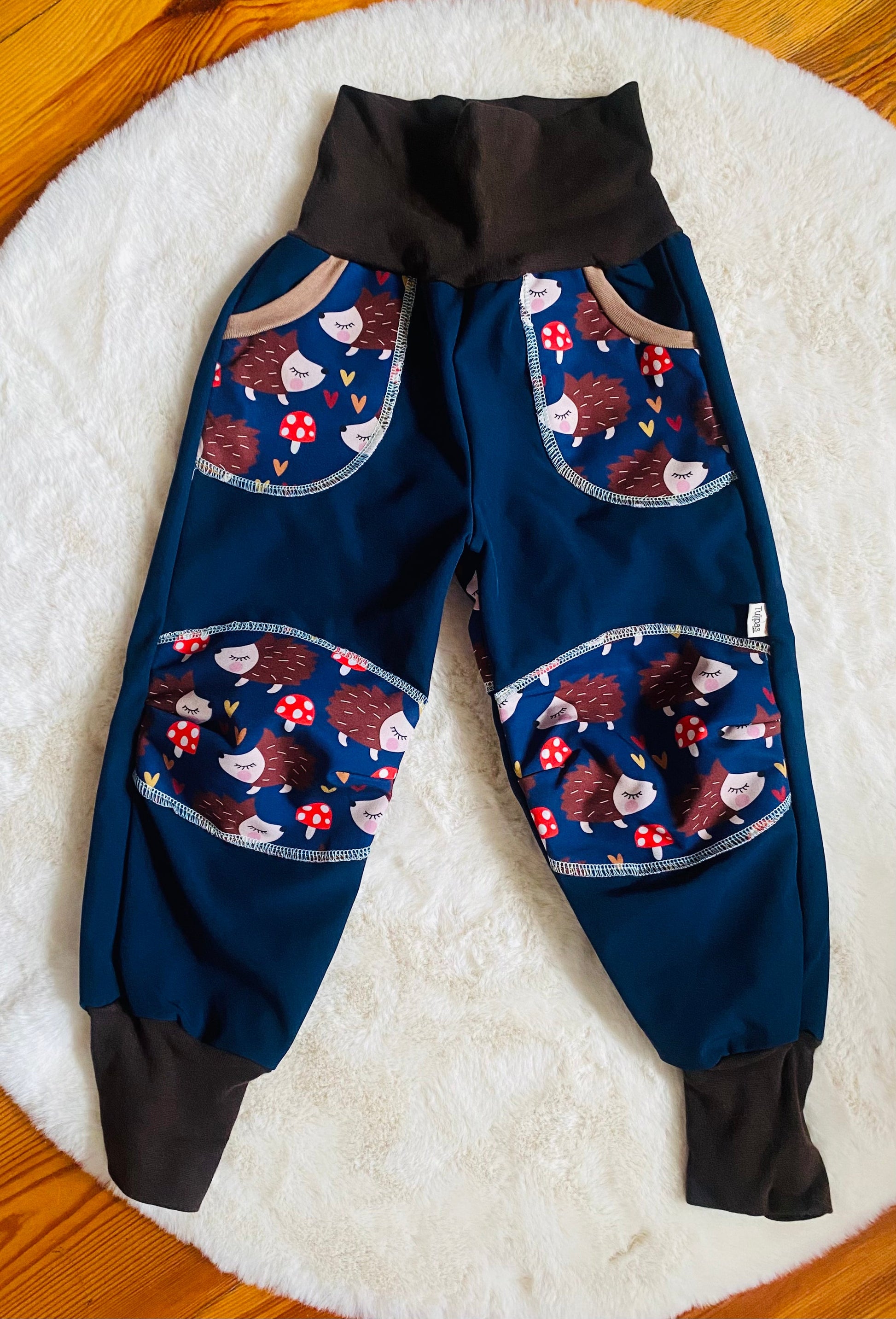 Softshell Outdoor Kinderhose Igel im Wald Tulipas Berlin