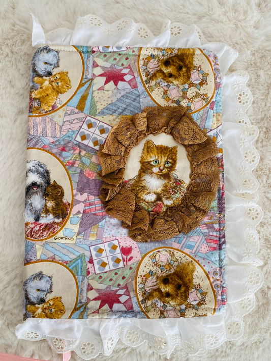 Handgefertigte Buchhülle Stoff, Buchschoner mit Katzen Motiv oder Patchwork Design, Einzigartiges Geschenk für Leseratten und Buchliebhaber, Buchaccessoires Handmade Tulipas handmade