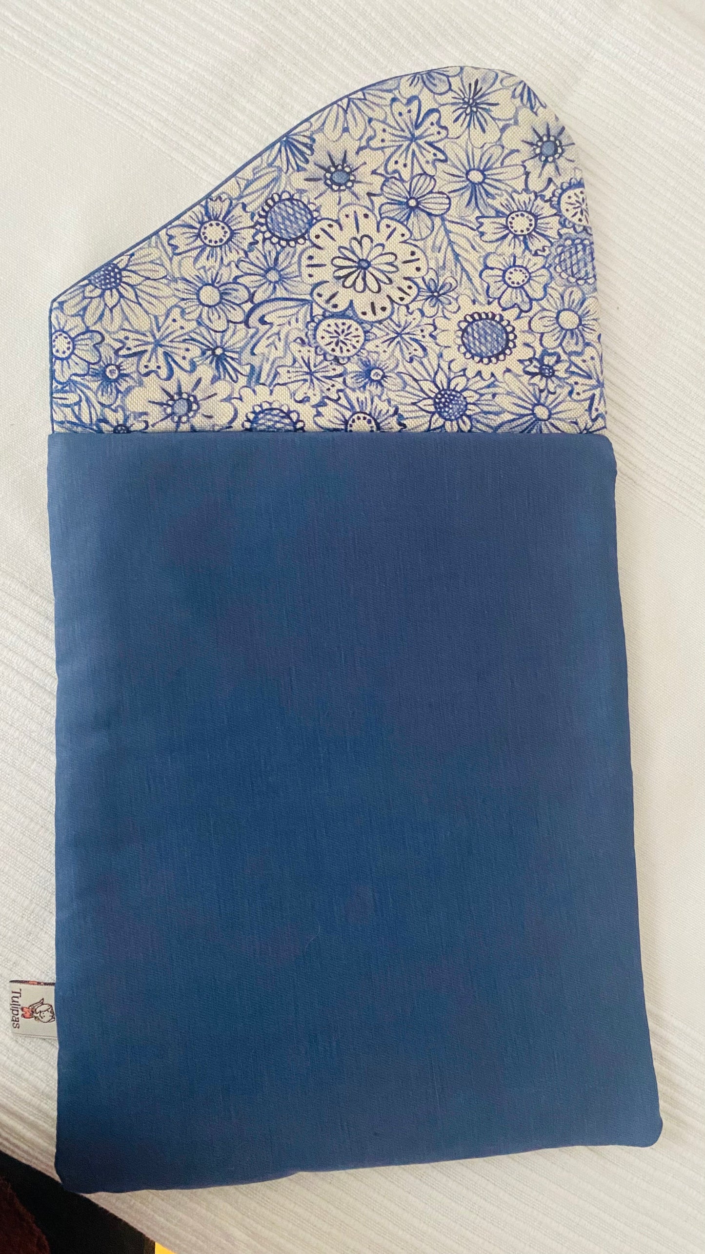 Buch-Organizer „Blumenpoesie – Blau“ – handgemachte Büchertasche | 22 × 28 cm Tulipas handmade