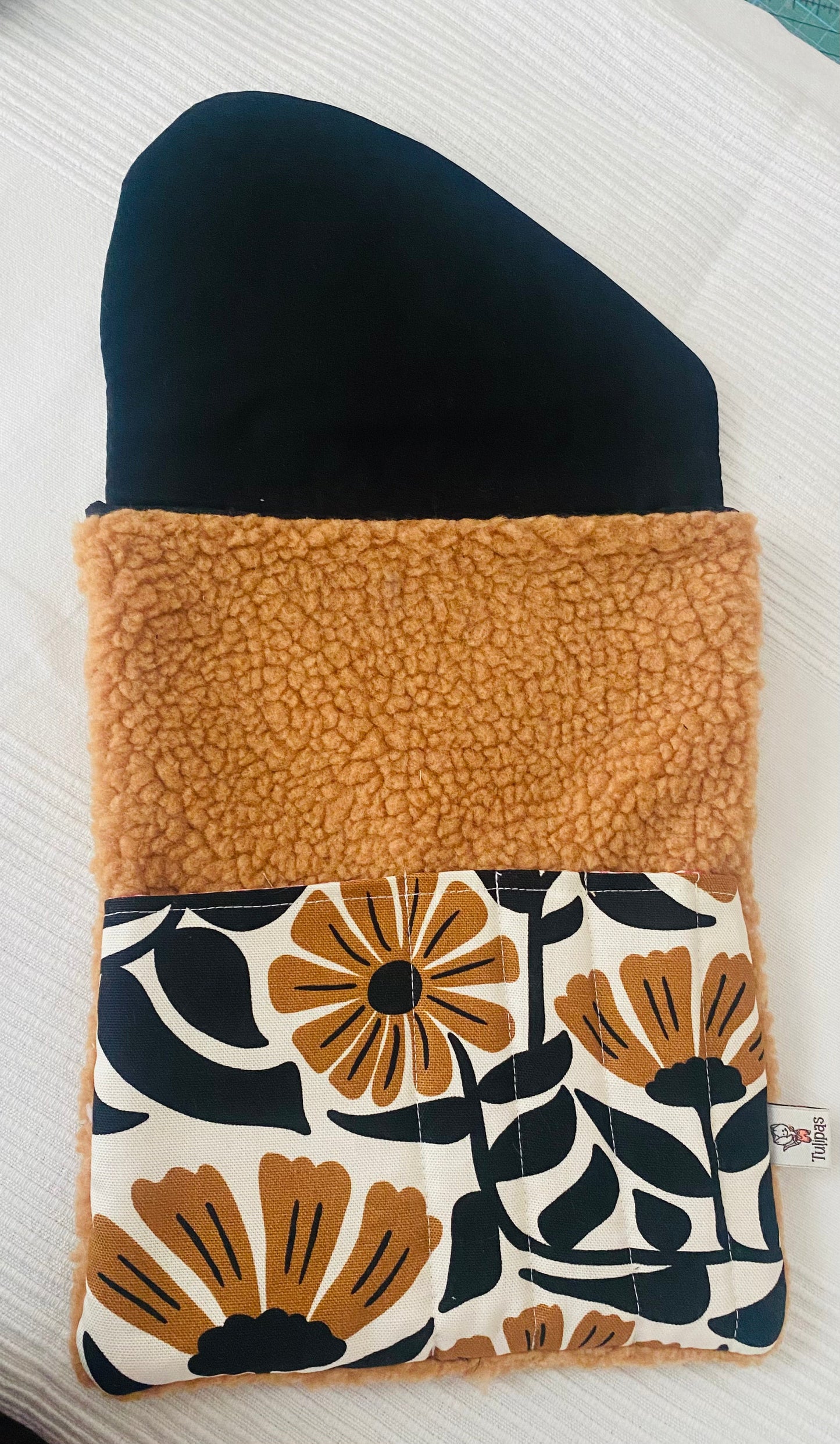Buch-Organizer „Blütenzauber – Senfgelb“ – handgemachte Büchertasche | 22 × 28 cm Tulipas handmade