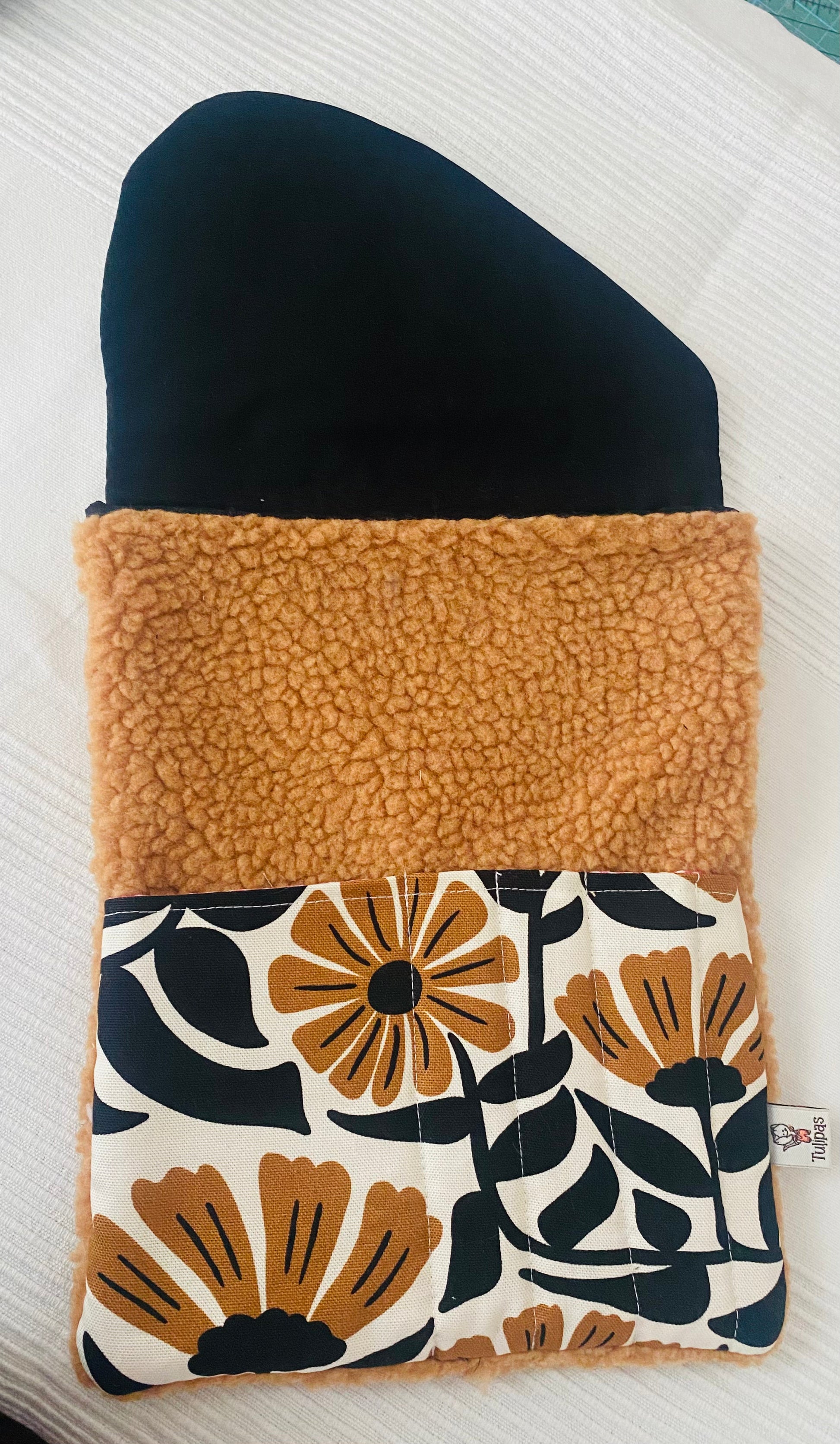 Buch-Organizer „Blütenzauber – Senfgelb“ – handgemachte Büchertasche | 22 × 28 cm Tulipas handmade
