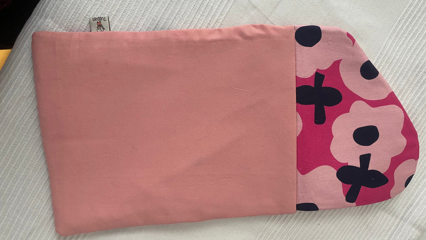 Buch-Organizer „Blütenliebe – Rosa“ – handgemachte Büchertasche | 22 × 28 cm Tulipas handmade