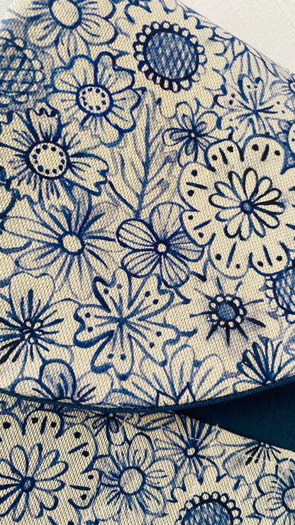 Buch-Organizer „Blumenpoesie – Blau“ – handgemachte Büchertasche | 22 × 28 cm Tulipas handmade