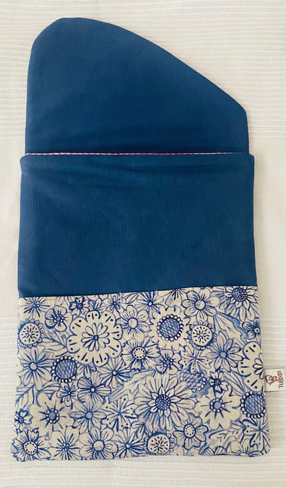Buch-Organizer „Blumenpoesie – Blau“ – handgemachte Büchertasche | 22 × 28 cm Tulipas handmade