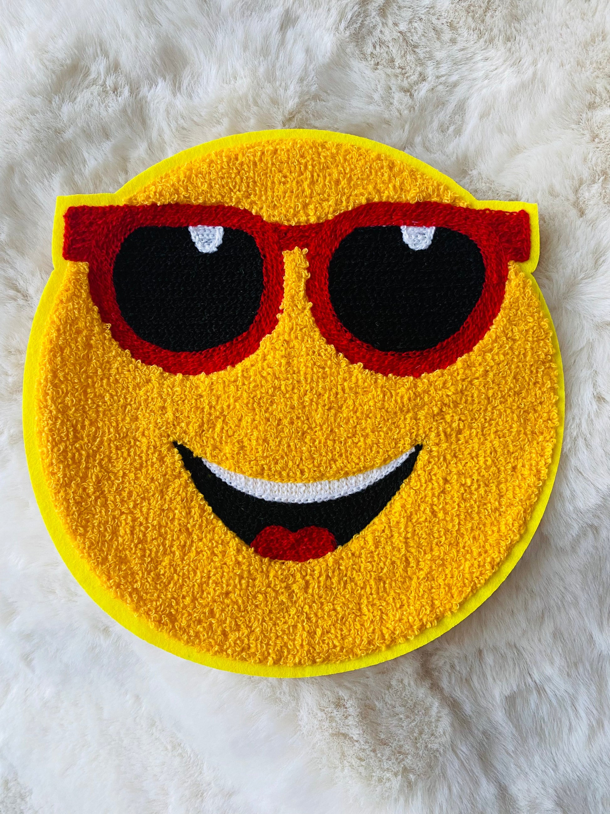 XL Punch Needle Aufnäher Emoji – Hochwertiger Tufting Patch für Schultüten, Hoodies & DIY – Flauschige Applikation Tulipas Berlin