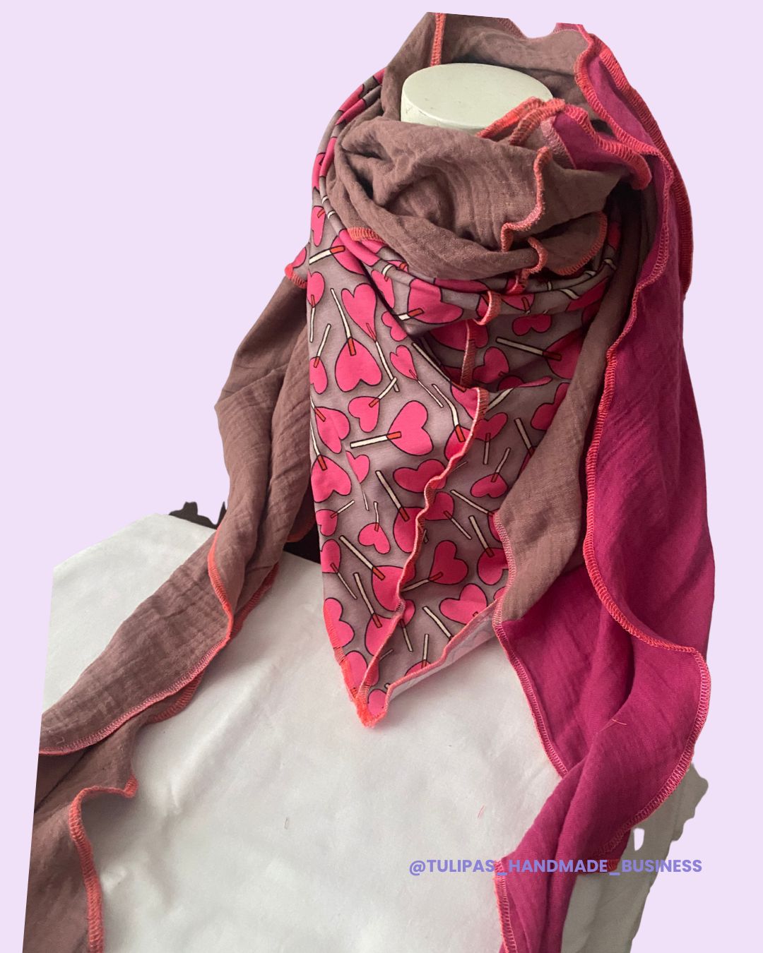 Musselin Halstuch für Damen – XXL Dreieckstuch mit Print (Herz & Leo) – Weiche Baumwolle Tulipas Berlin