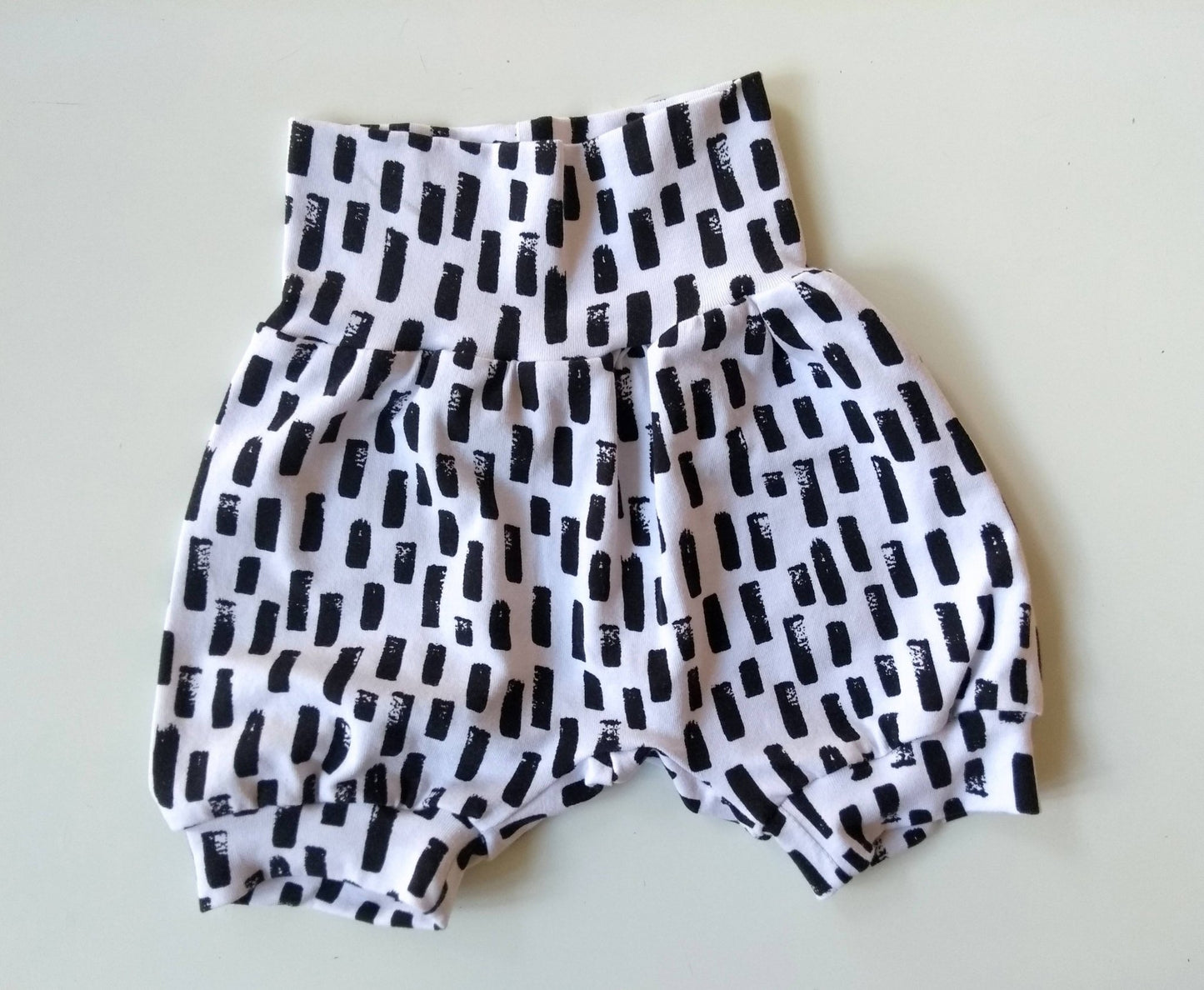 Kurze Babyhose bummies black-white Tulipas Berlin