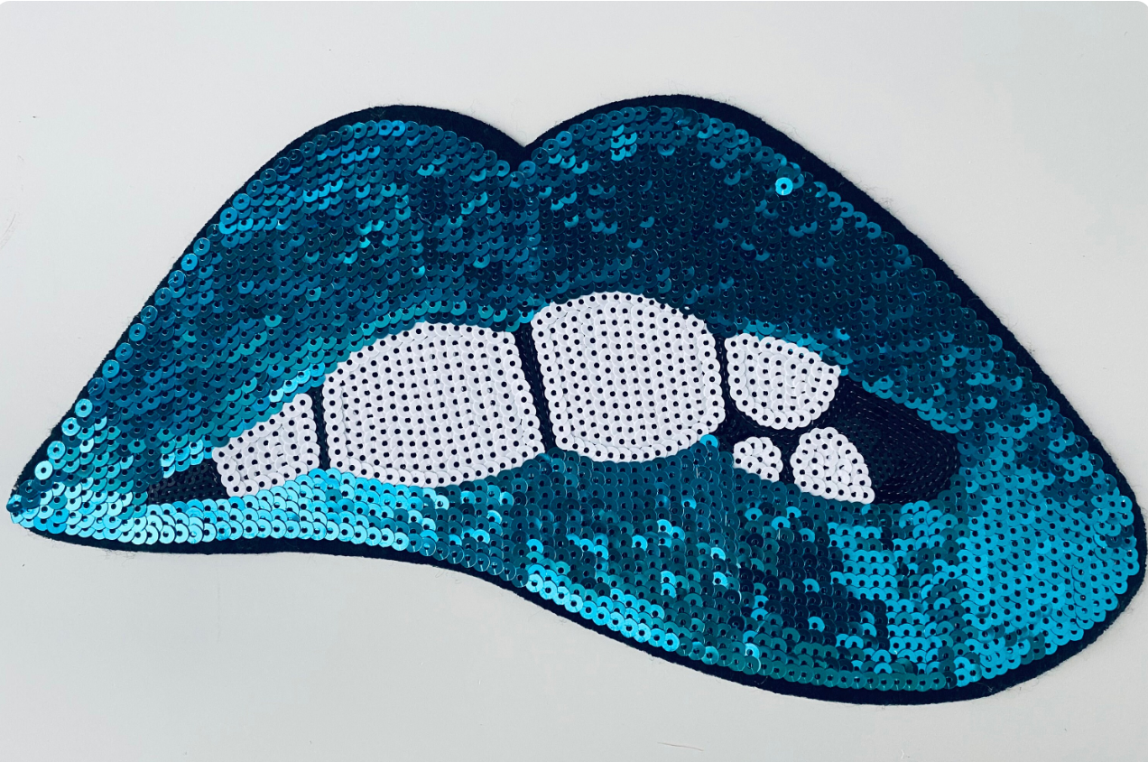 XL Lippen Pailletten Aufnäher – Funkelnder Kussmund Patch in Weiß & Rot – Große Applikation für Jeansjacken, Taschen & DIY – 28 x 15 cm Tulipas Berlin