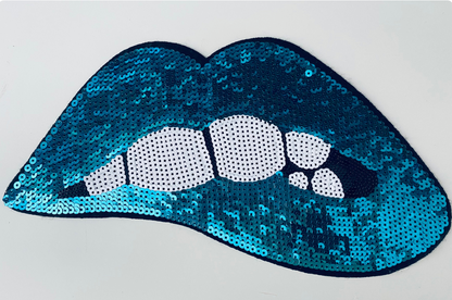 XL Lippen Pailletten Aufnäher – Funkelnder Kussmund Patch in Weiß & Rot – Große Applikation für Jeansjacken, Taschen & DIY – 28 x 15 cm Tulipas Berlin