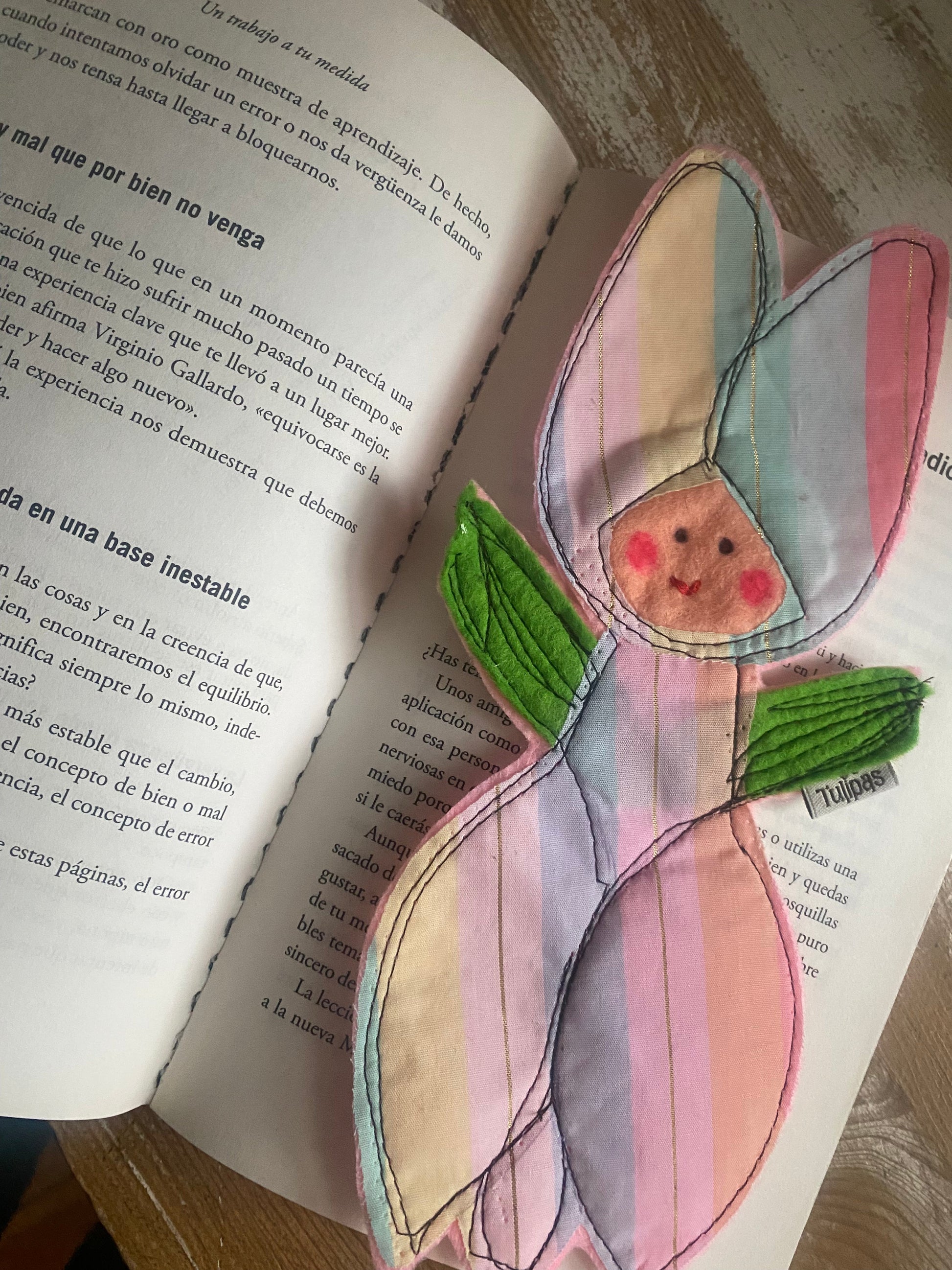 Lesezeichen aus Stoffresten – Upcycling-Unikat Tulpe Tulipas handmade