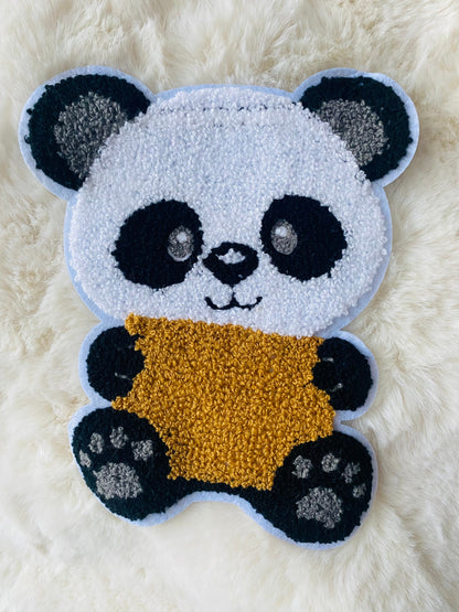 Punch Needle Aufnäher Panda – Hochwertiger Tufting Patch für Schultüten, Hoodies & DIY – Flauschige Applikation – 20 x 13 cm Tulipas Berlin