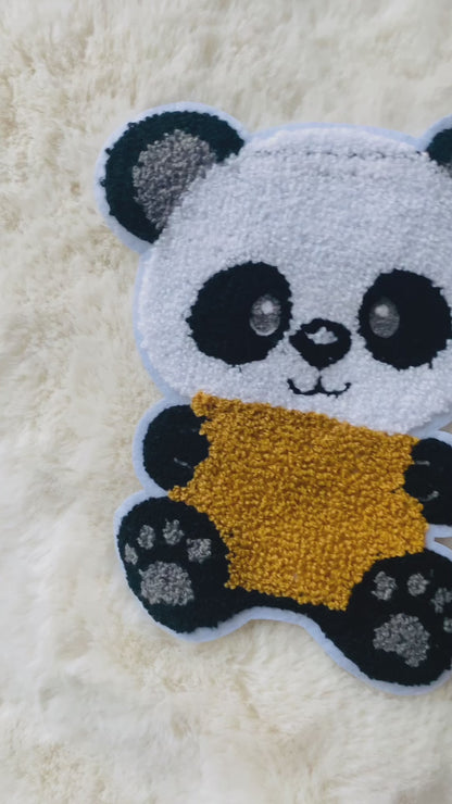 Punch Needle Aufnäher Panda – Hochwertiger Tufting Patch für Schultüten, Hoodies & DIY – Flauschige Applikation – 20 x 13 cm