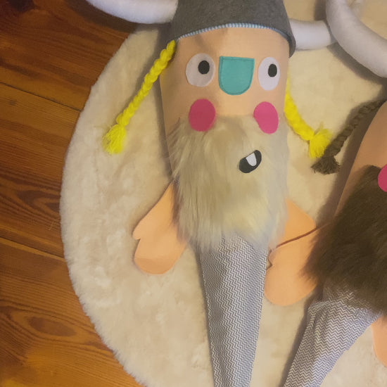 Wikinger Schultüte mit Zöpfen und Bart
