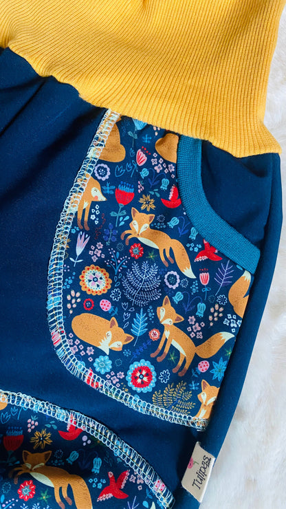 Handgenähte Softshell Kinderhose Fuchs Blau 98-104 – Wasserdichte Outdoor Matschhose mit Knieverstärkung – Unikat aus Berlin (Kopie) Tulipas Berlin