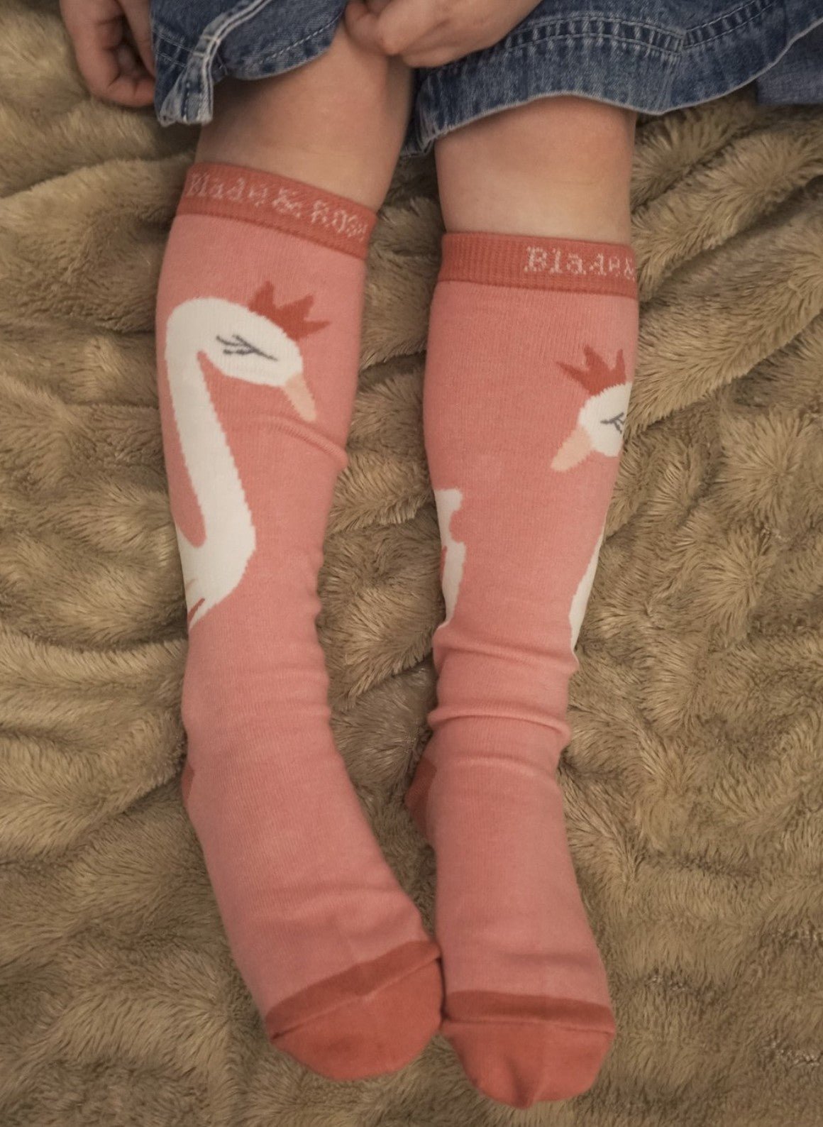 Schwan Kniehöhe Socken Blade and Rose