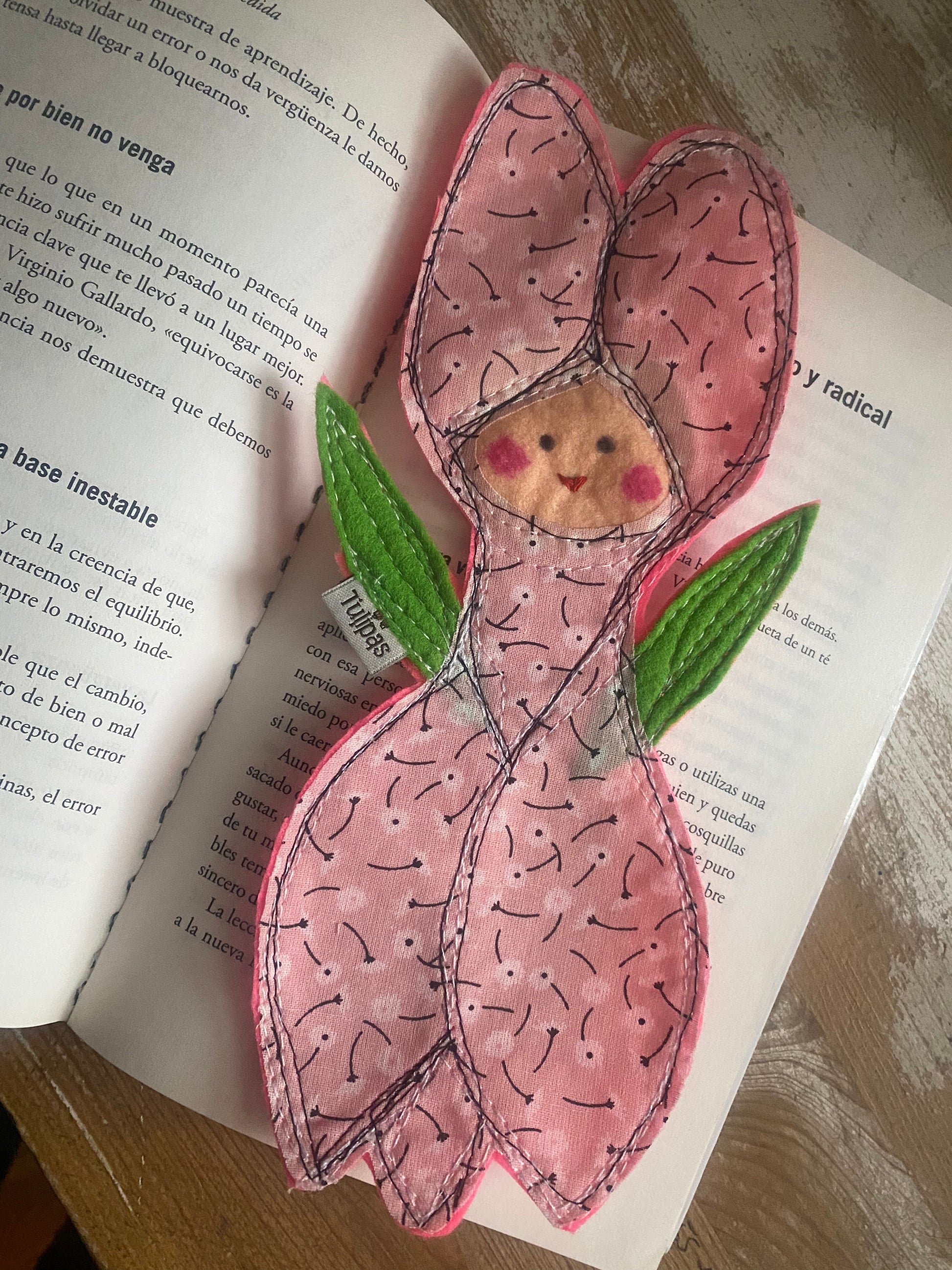 Lesezeichen aus Stoffresten – Upcycling-Unikat Tulpe Tulipas handmade