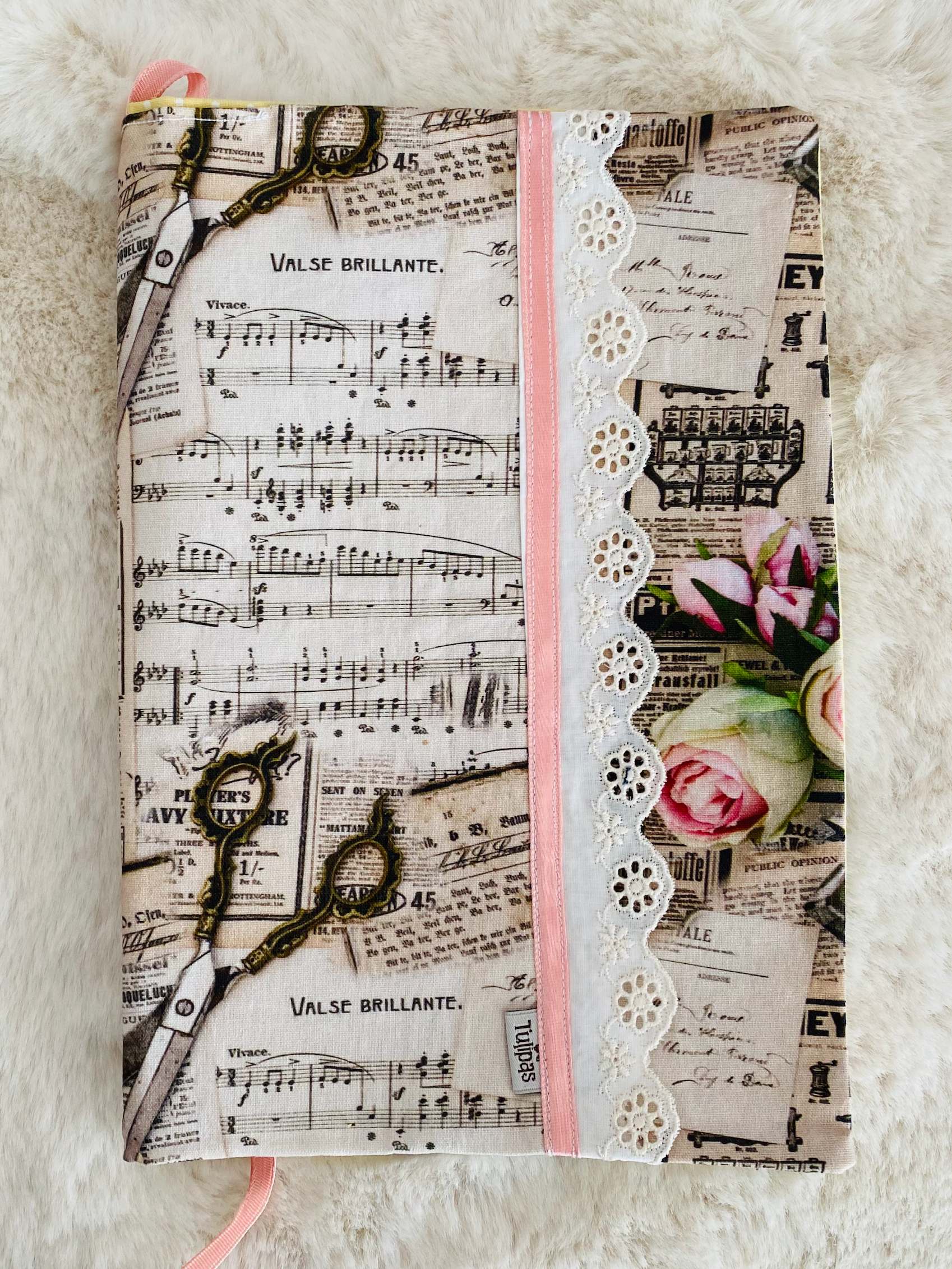 Handgefertigte Buchhülle Stoff, Buchschoner mit Katzen Motiv oder Patchwork Design, Einzigartiges Geschenk für Leseratten und Buchliebhaber, Buchaccessoires Handmade Tulipas handmade