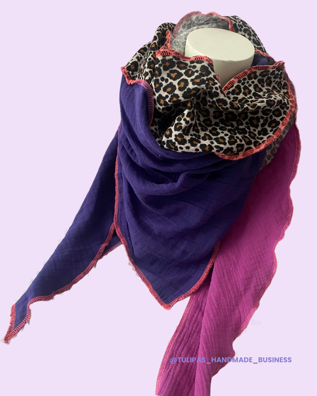 Musselin Halstuch für Damen – XXL Dreieckstuch mit Print (Herz & Leo) – Weiche Baumwolle Tulipas Berlin