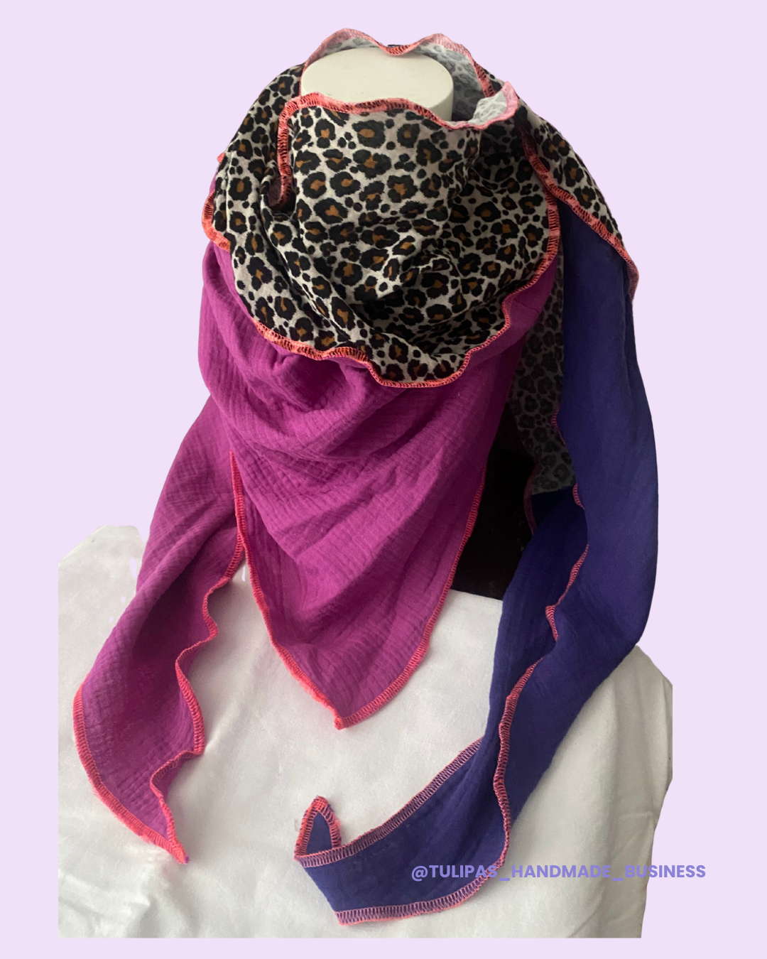 Musselin Halstuch für Damen – XXL Dreieckstuch mit Print (Herz & Leo) – Weiche Baumwolle Tulipas Berlin